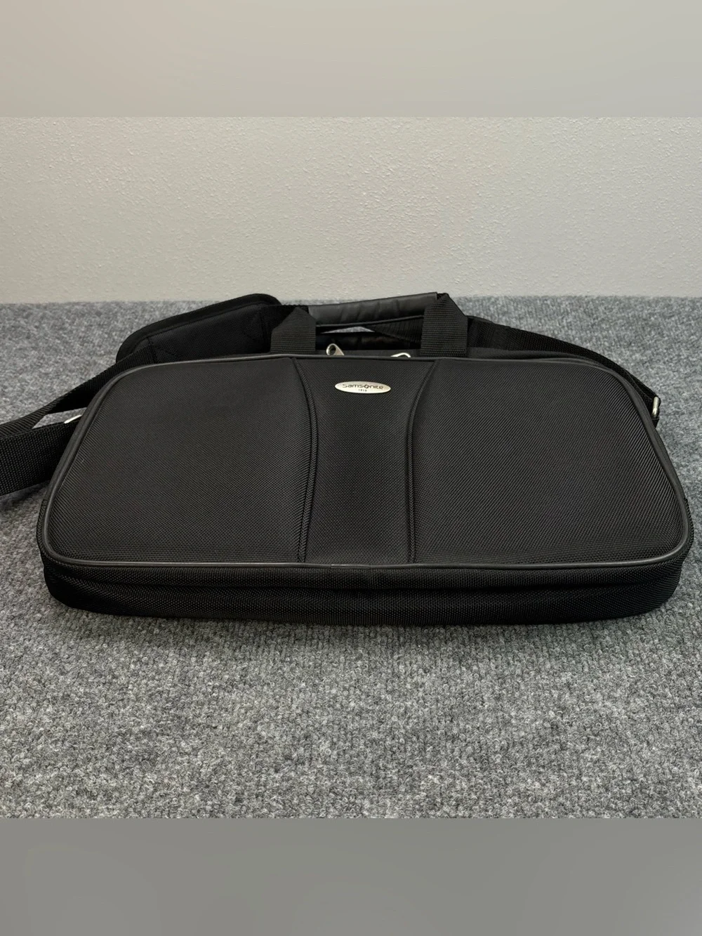 Samsonite Black Laptop Messenger Bag Briefcase Carry on Travel Busines 937795